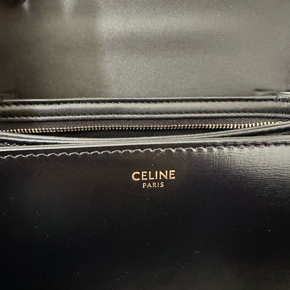 Celine Triomphe Bag - Black Medium Triomphe in Smooth Leather - Picture 4 of 15